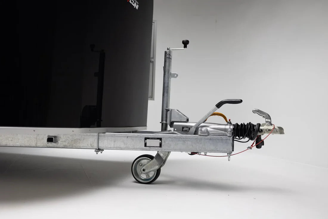 Remorque fermée ROCKET RACING 2000 de dimensions 5500 x 2200 x 2045 mm