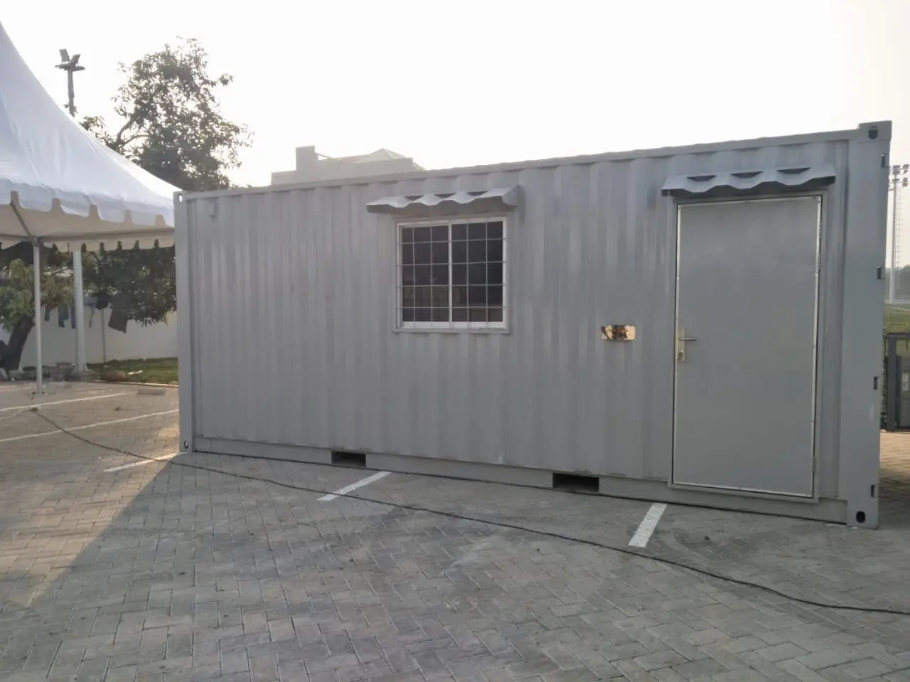 Conteneur de bureau de 20 pieds – 1 porte, 1 fenêtre