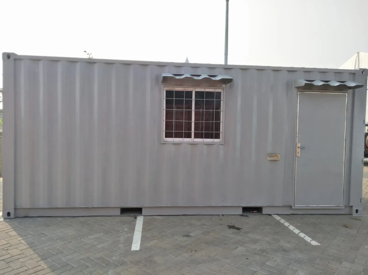 Conteneur de bureau de 20 pieds – 1 porte, 1 fenêtre