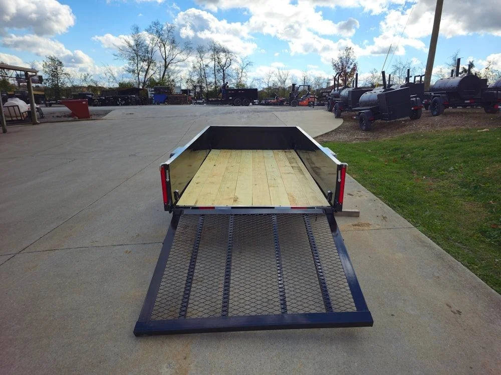 Remorque utilitaire 5 pi x 10 pi, plateau droit, côtés de 18 po, porte haute