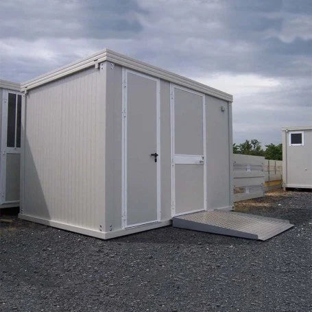 Nouveau module sanitaire PMR avec toilettes et lavabo PMR.