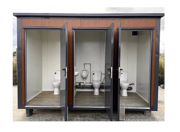 Conteneur sanitaire de type pavillon avec triple cabine