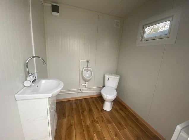 Cabine de toilettes avec double cabine