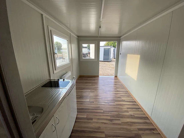 Conteneur 6×2,40 m + WC, douche et cuisine