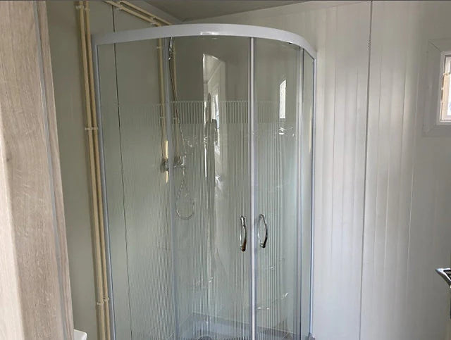 Conteneur 6×2,40 m + WC, douche et cuisine