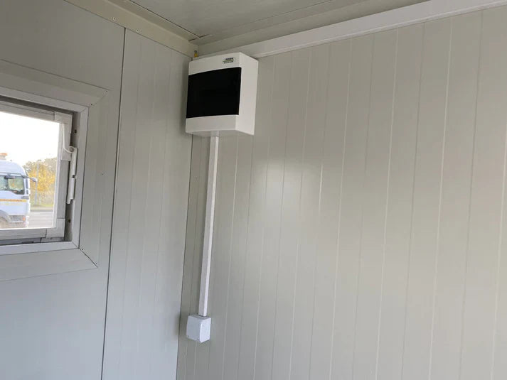 Double conteneur sanitaire avec dépôt de déchets.