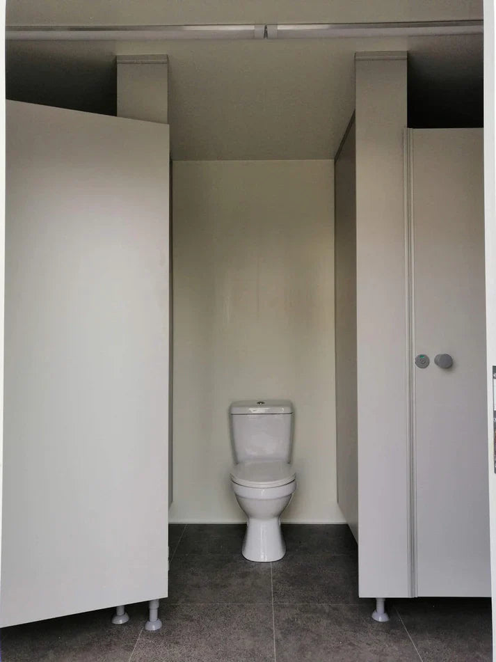 Remorque WC avec WC double 6x2,40 mètres.