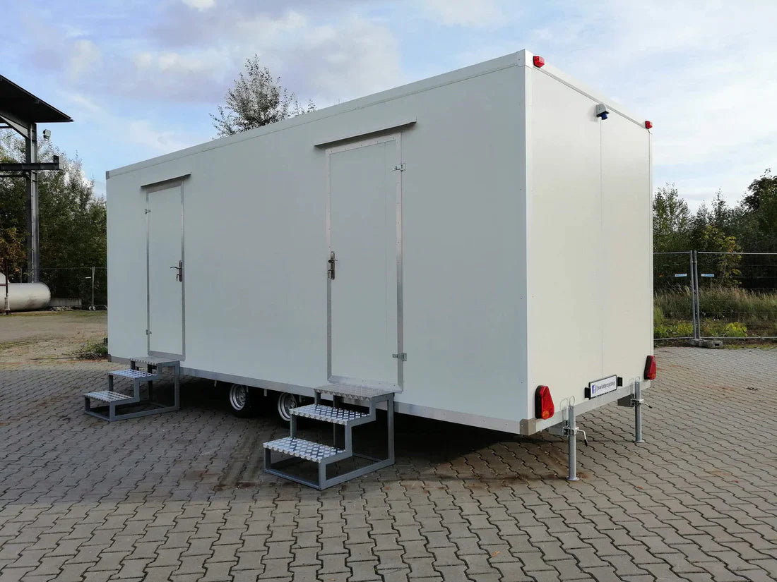 Remorque WC avec WC double 6x2,40 mètres.
