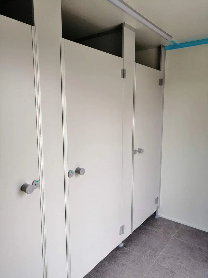 Remorque WC avec WC double 6x2,40 mètres.