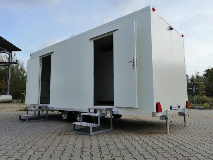 Remorque WC avec WC double 6x2,40 mètres.