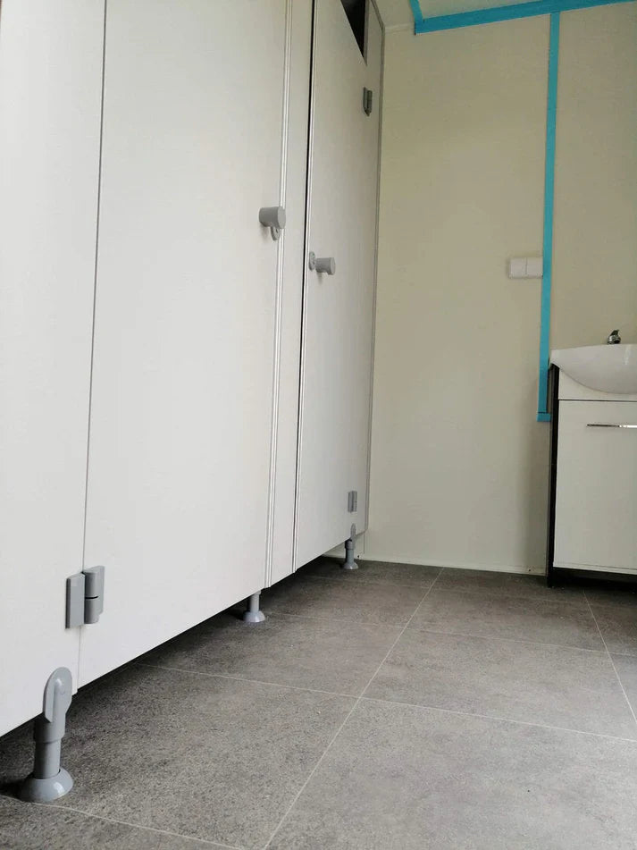 Remorque WC avec WC double 6x2,40 mètres.