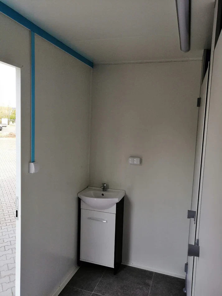 Remorque WC avec WC double 6x2,40 mètres.