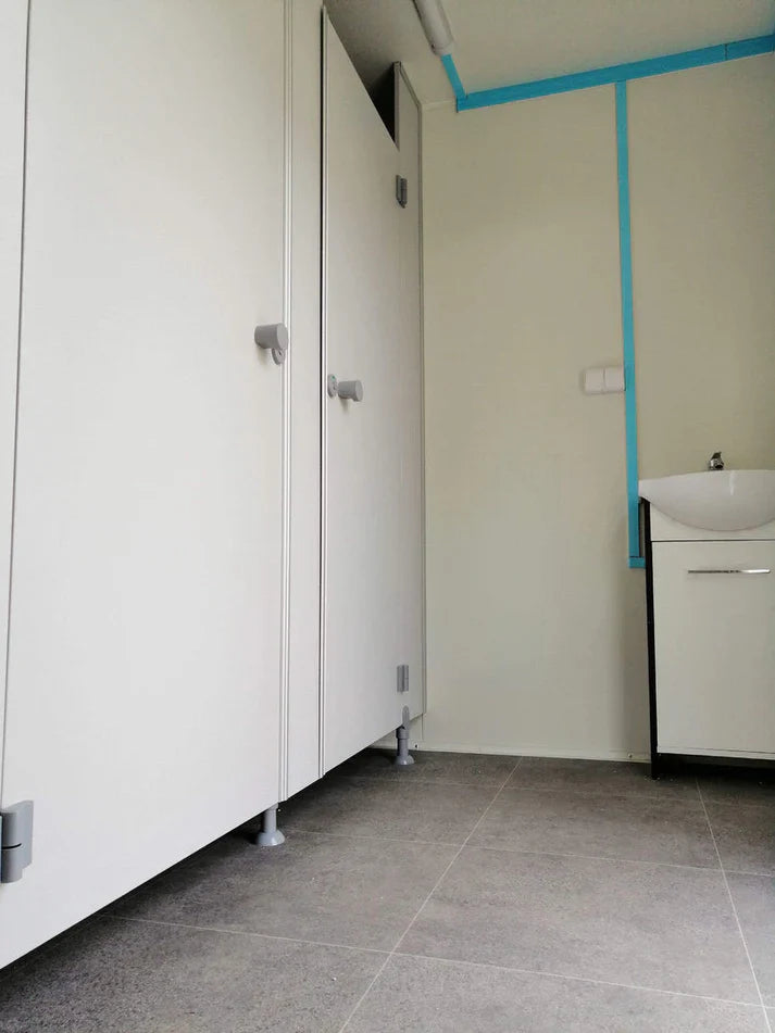 Remorque WC avec WC double 6x2,40 mètres.