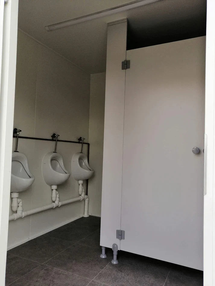 Remorque WC avec WC double 6x2,40 mètres.