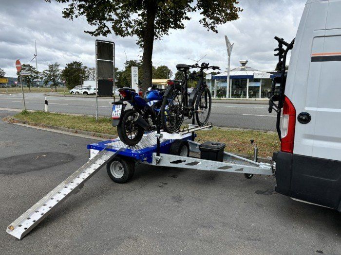 Remorque moto avec porte-vélos transversal
