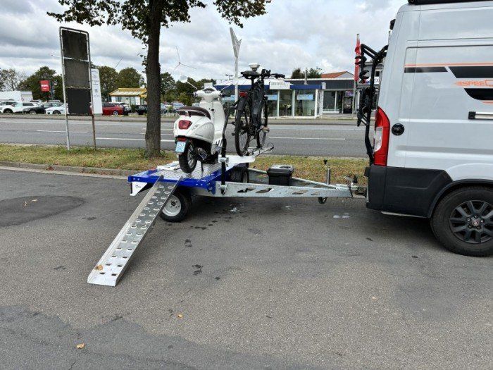 Remorque moto avec porte-vélos transversal